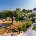 In With House Sea View Vakantiehuis Kornić