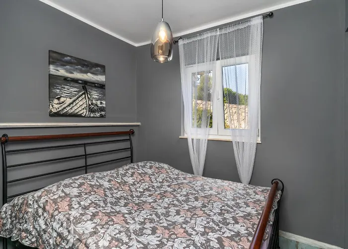 In With House Sea View Kornić