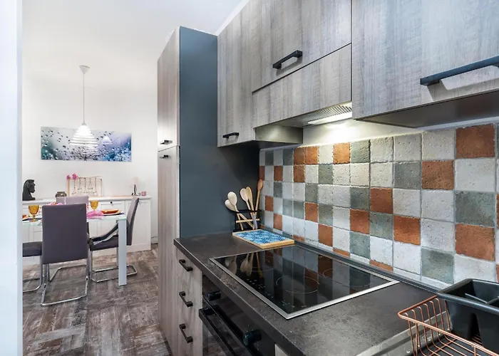 In With House Sea View Vakantiehuis Kornić