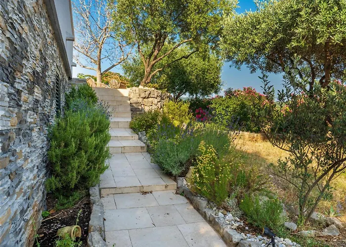 In With House Sea View *